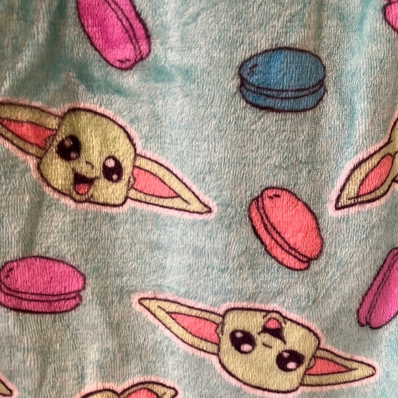 Disney The Mandalorian and Macarons Bathrobe - Picture 4 of 8